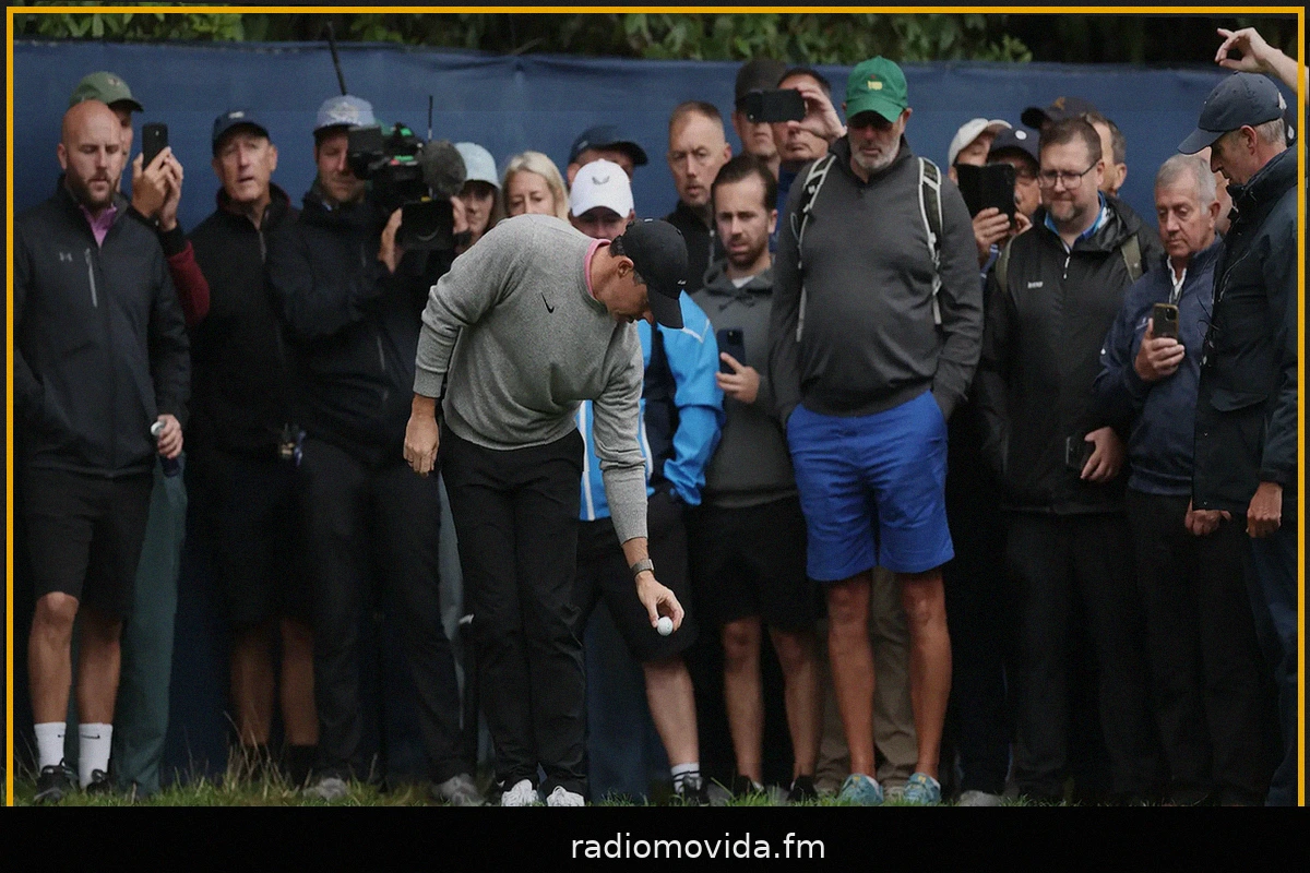 La regola su Rory McIlroy che ha lasciato perplessi i commentatori: ecco perché ha ottenuto un drop gratuito