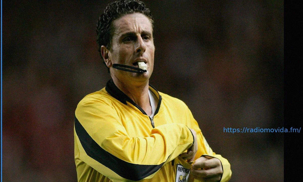 De Santis: “Caos arbitri? Giustizia a orologeria. Il problema non sono i contatti, ma gli errori sospetti”